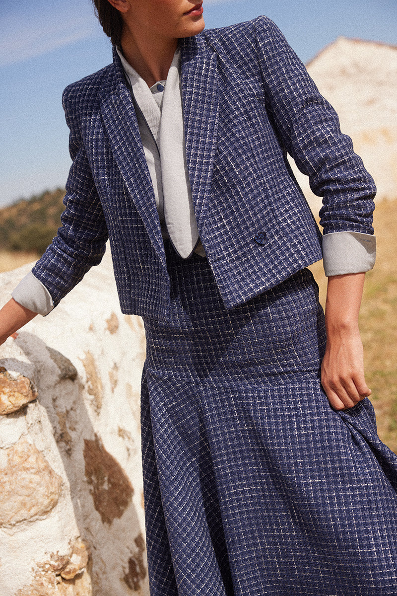 Falda-azul-mujer-elegante-y-ligera 4