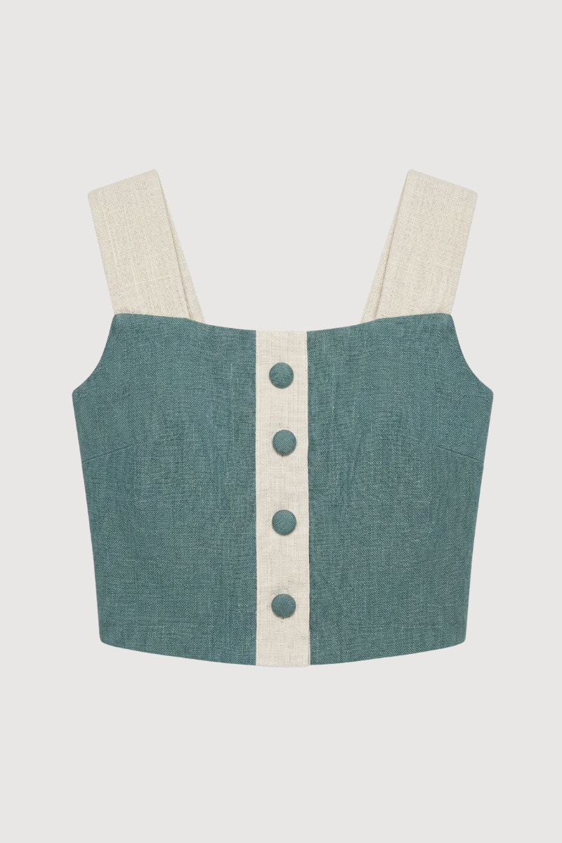 Crop top en celeste con tirantes a contraste y falsos botones forrados.