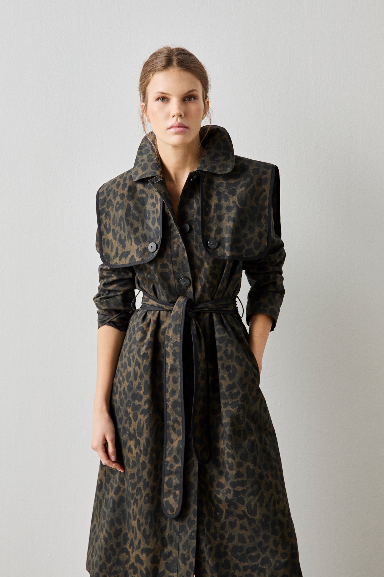 Gabardina estampado animal