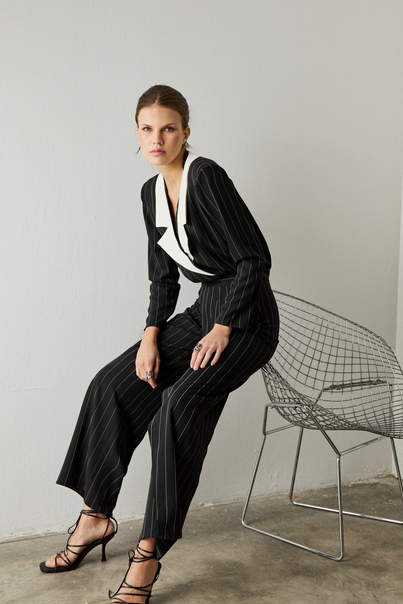 Blusa con solapa a contraste.