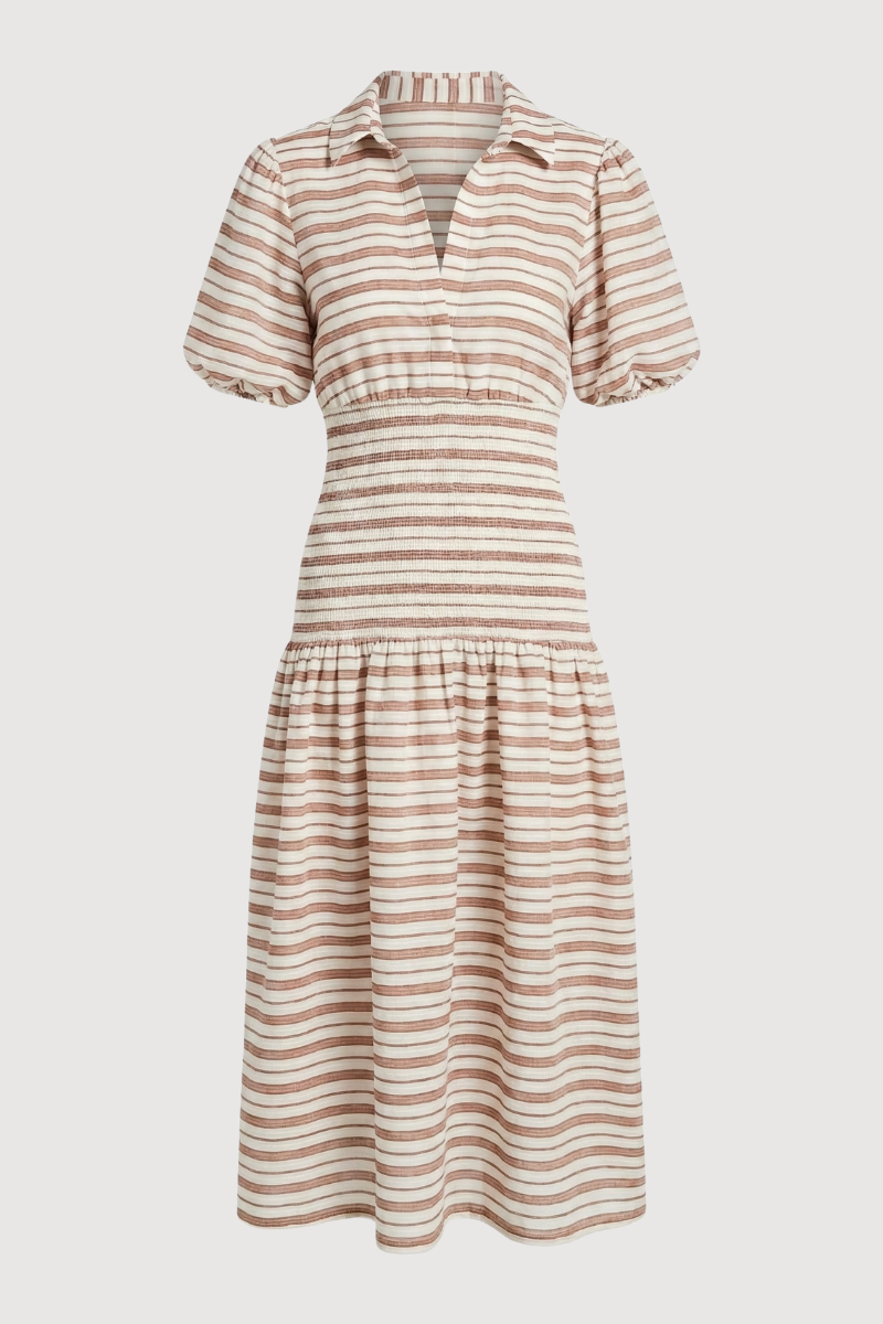 Vestido midi con rayas en tonos rosas y burdeos con cuello camisero y manga corta engomada.