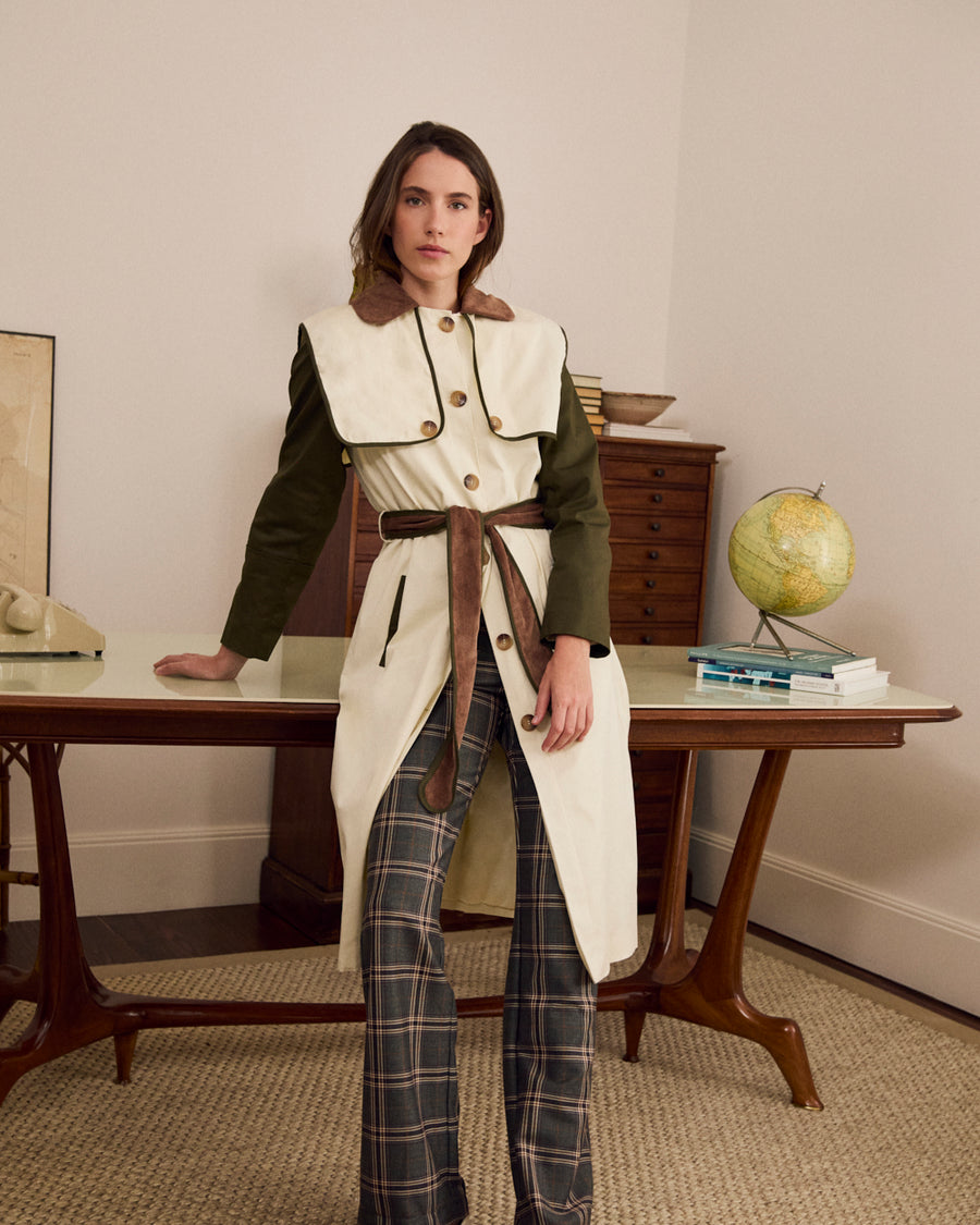 Gabardina cruda con cuello de pana marrón de Vogana