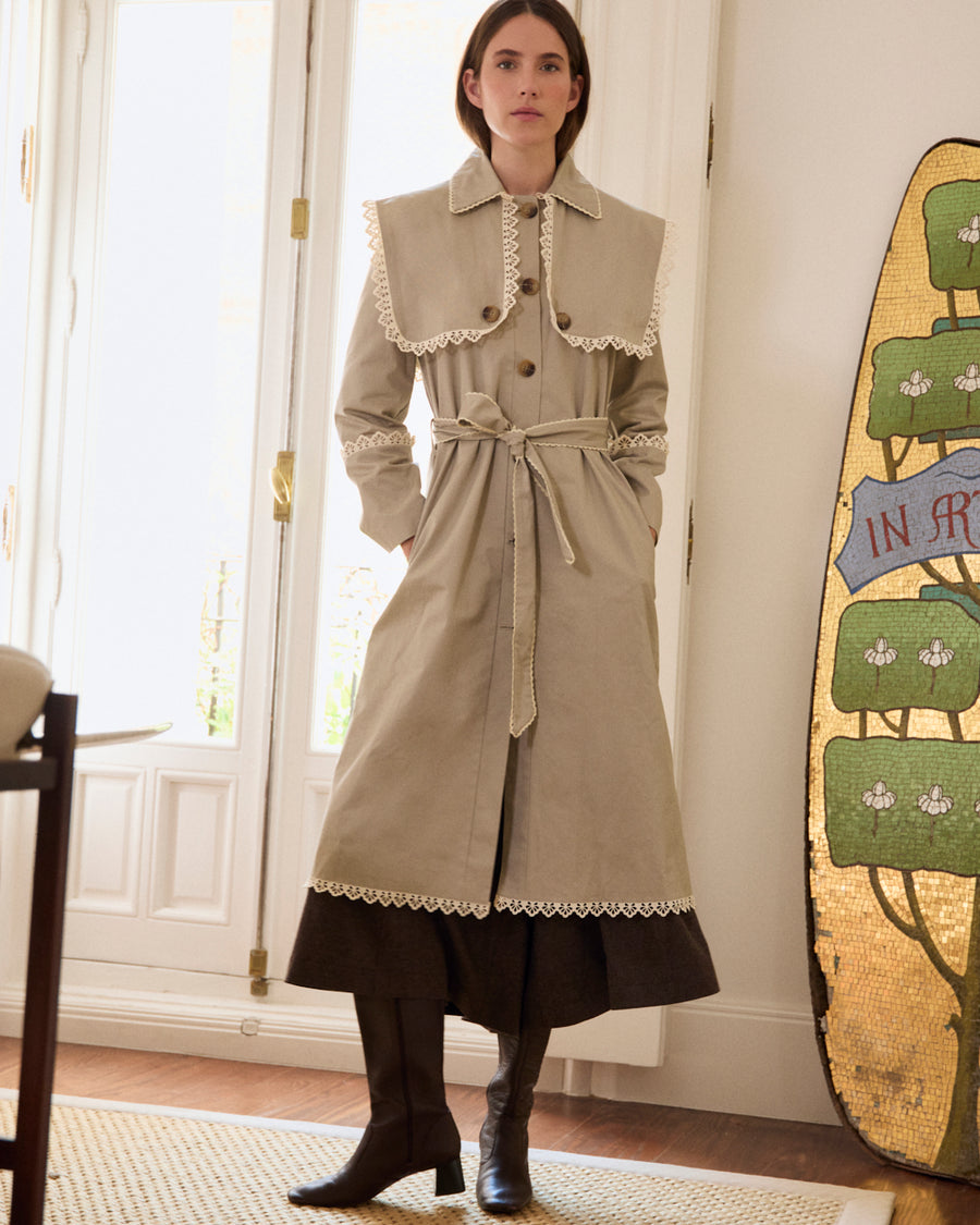 Gabardina Beige Puntilla de la colección OFFLINE de Vogana