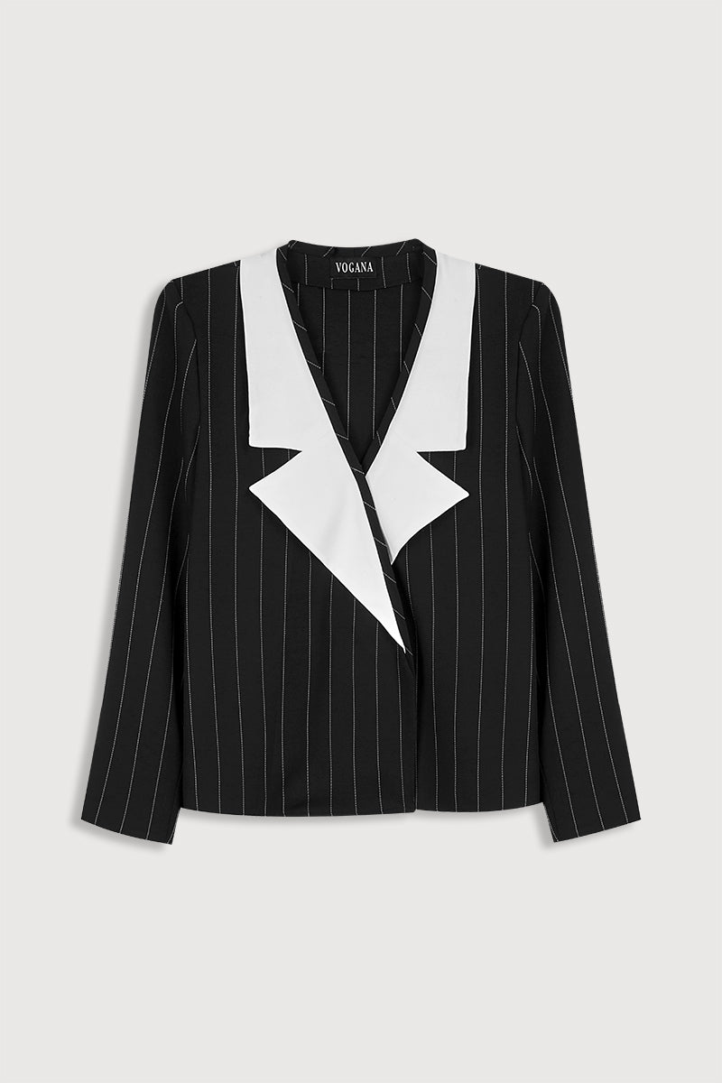 Blusa de manga larga negra con raya diplomática y solapa a contraste.