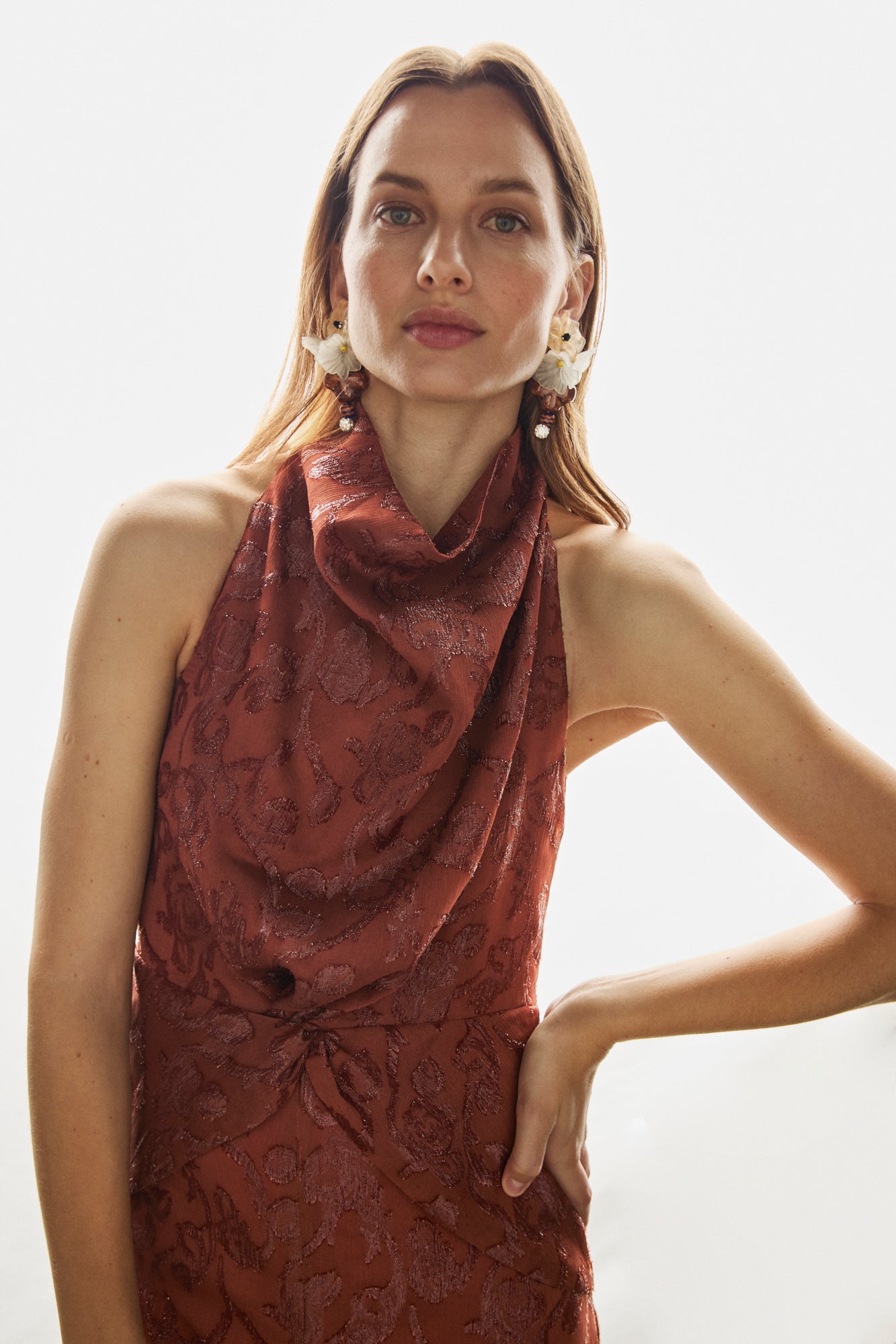 Vestido midi con detalle de flores