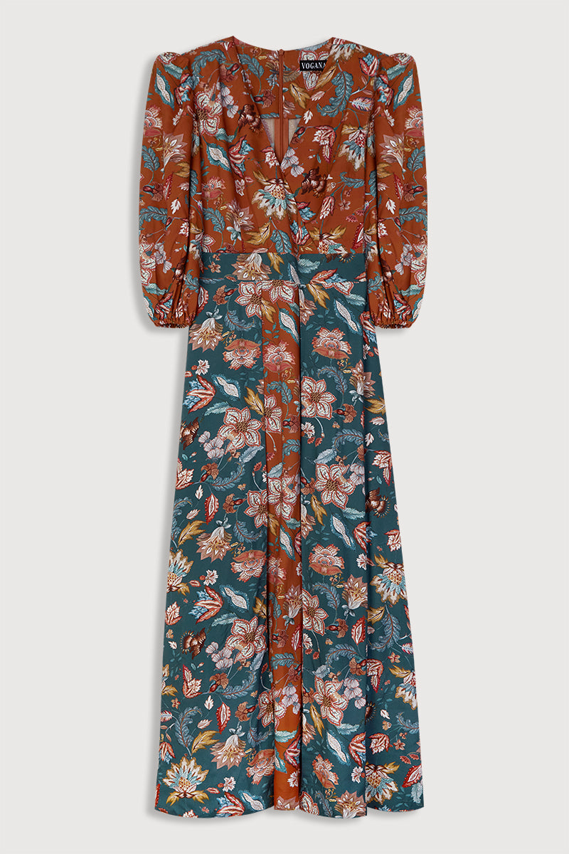 Vestido midi de manga larga estampado en tonos teja y azul.