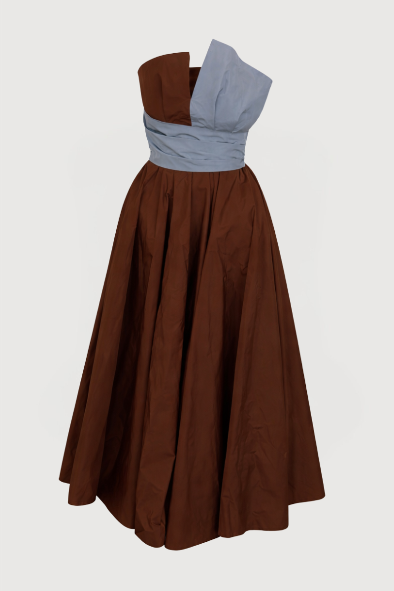 Vestido midi palabra de honor en color marrón con detalle de pieza a contraste en pecho.